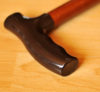 Деревянная трость с пластмассовой ручкой ИПР - уменьшеная